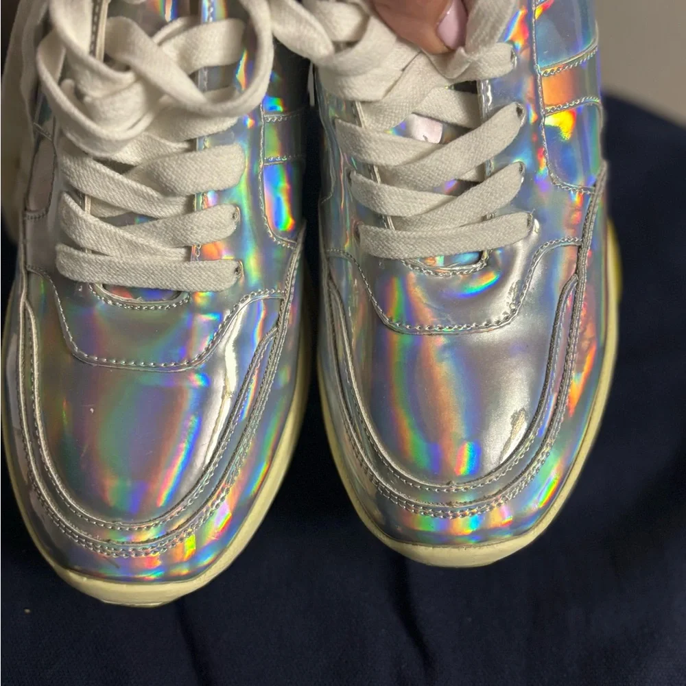 AQUA brand new Womens Iridescent Silver Mixed Media athletic Sneakers Shoes #18